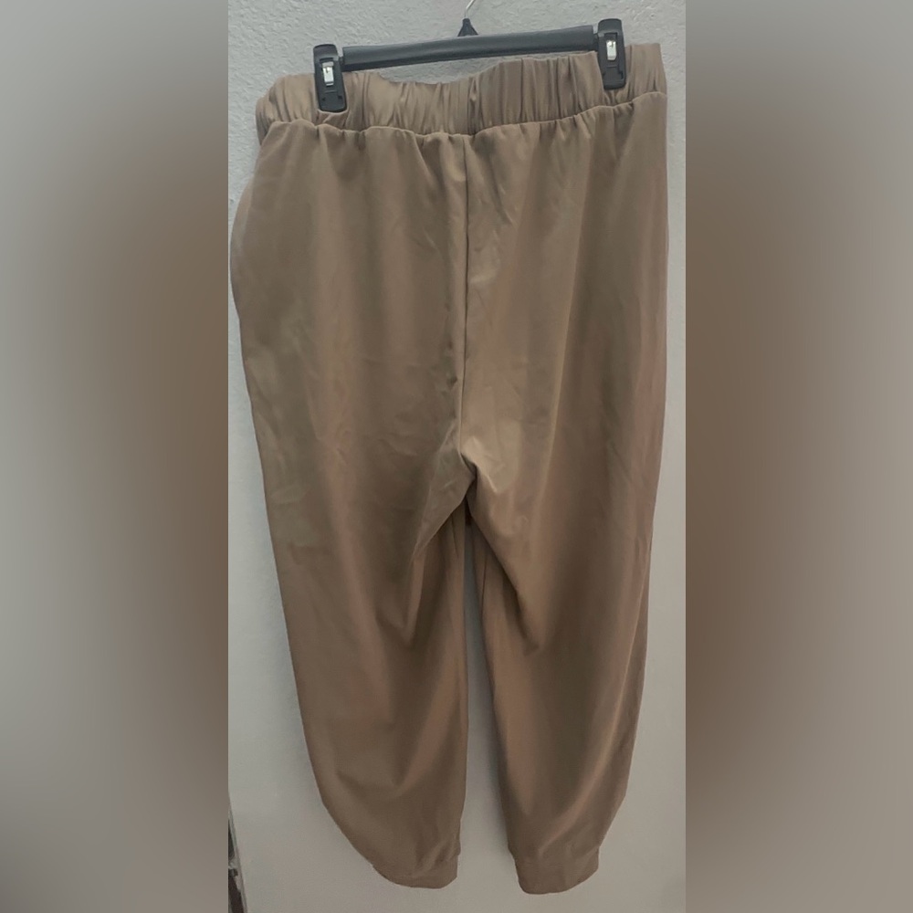 Yogalicious Tiramisu Lux Midtown Jogger in Soft Taupe - Picture 12 of 12
